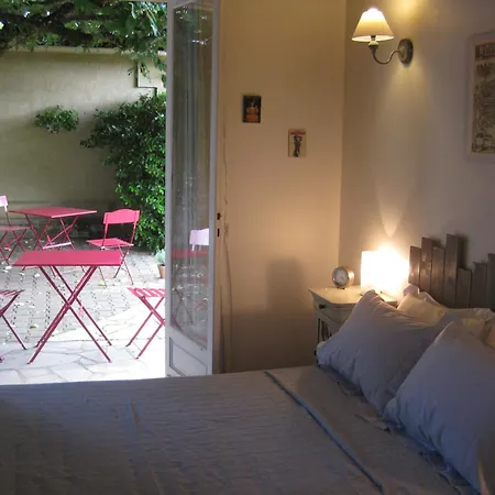 Chambres D'hotes Le Casse Noix * 사흘라 라 카네다